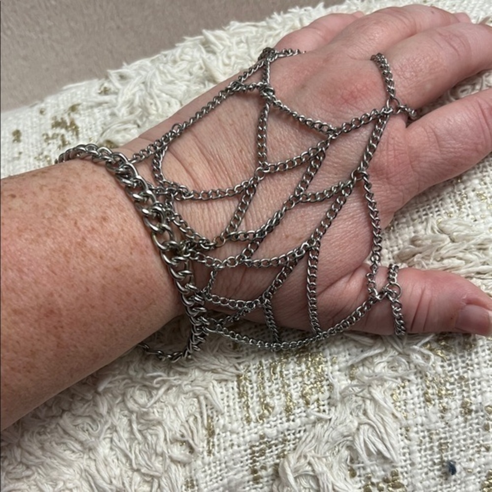 Chic Silver Chain Hand Bracelet